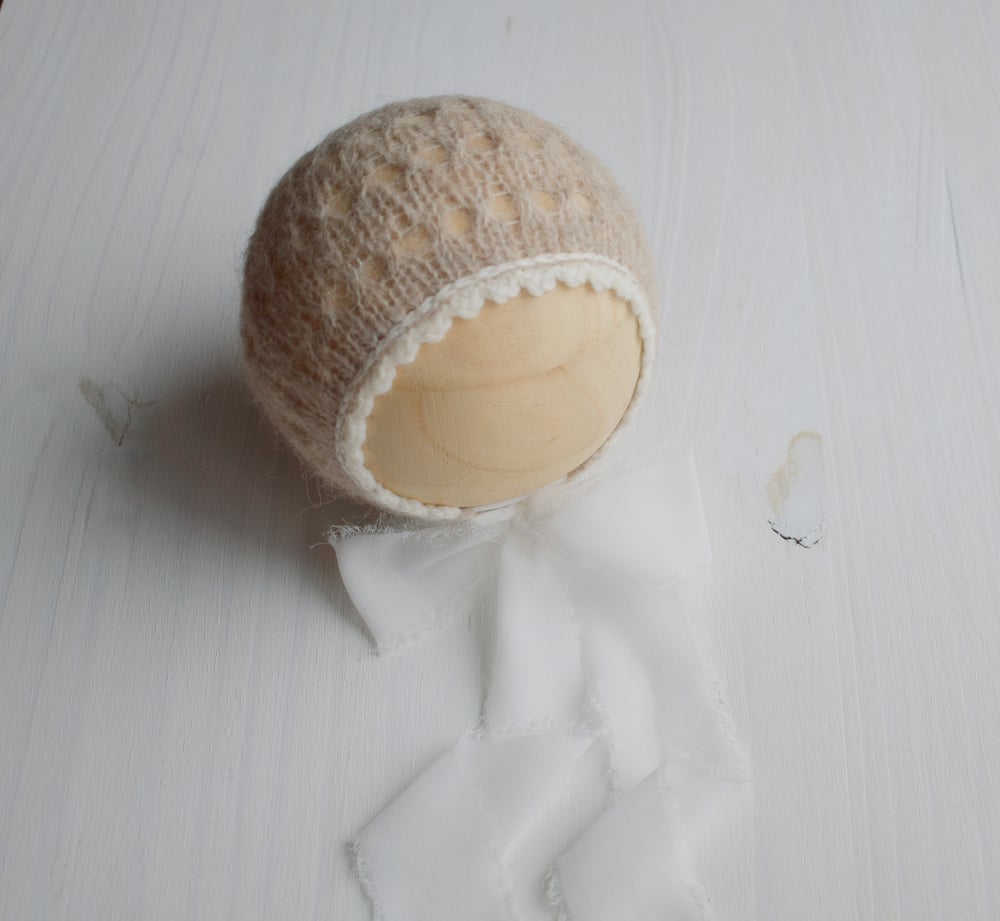 Image of Beige Scalloped Bonnet & Wrap