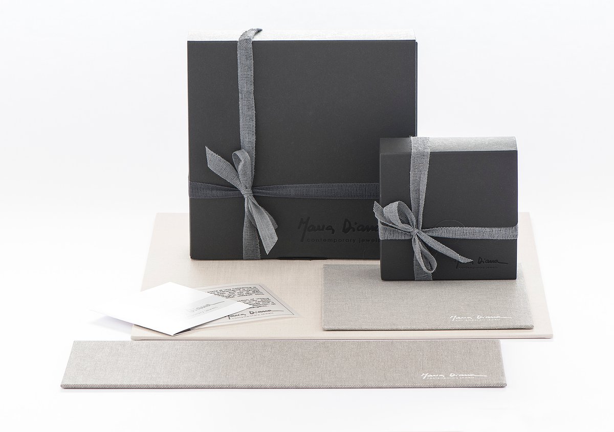 Image of Orecchini Cyclamen cucitura