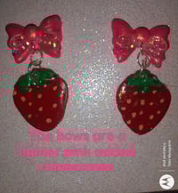 How cute are these strawberry earrings