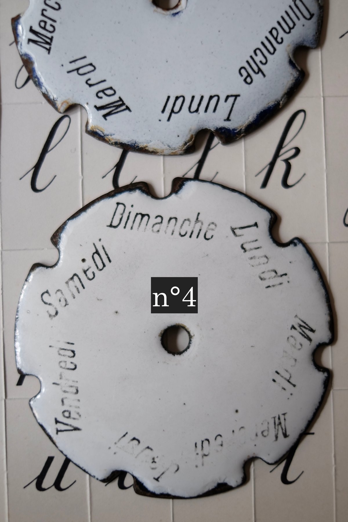 Image of Plaque émaillée ronde, Diamètre 10 cm