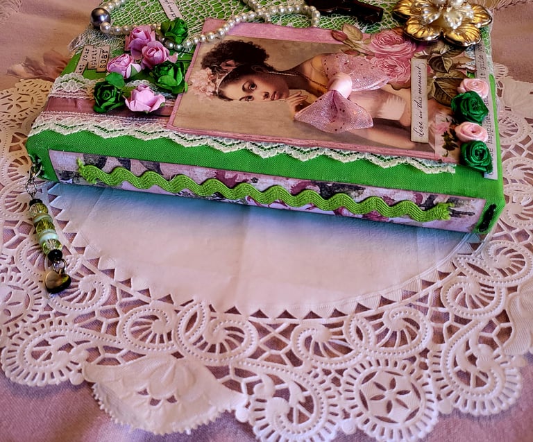 Green and Pink Image 4