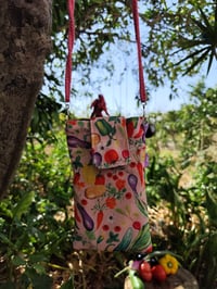 Image 3 of Bolsito broche para el móvil HUERTA rosa