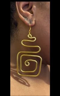 Image 3 of Nefertiti Wire Earrings Gold/Silver