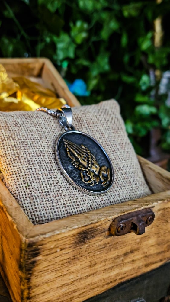 πThe Armored Kingdom: Hand of Grace Prayer Necklace - Gold