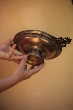Image of Dekorative Schale, mit Fuss und Griffen, Metall
