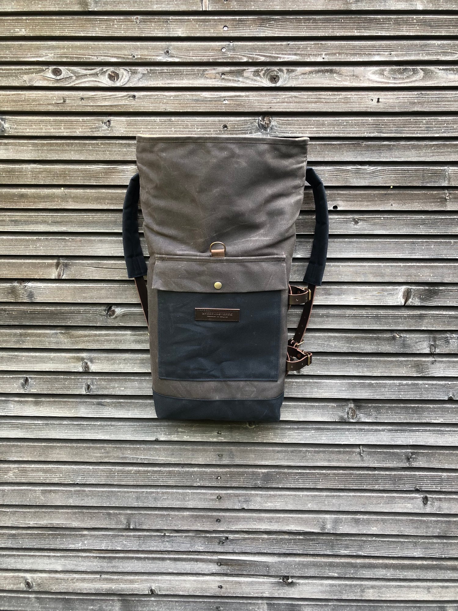 Image of Backpack in waxed canvas with detachable leather side straps and padded shoulder straps