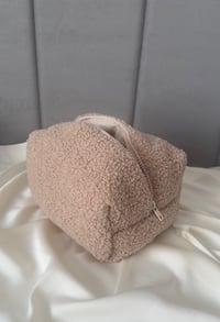 Image 9 of Kosmetyczka Baranek Beige w rozmiarze MIDI