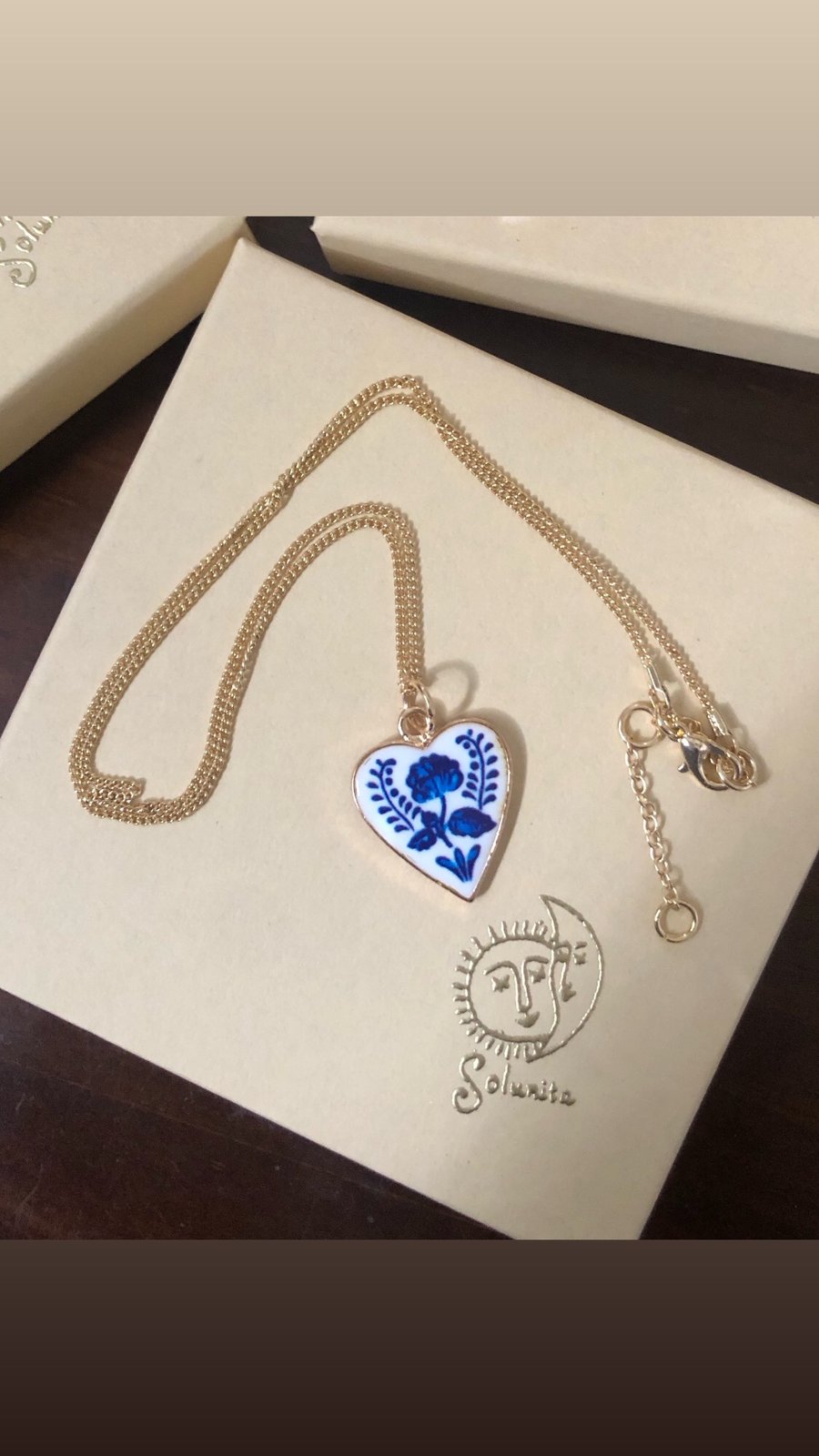 Image of Dije Corazón Rosa Azul / Blue Rose Heart Charm 