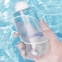 Image 2 of Isntree Ultra-Low Molecular Hyaluronic Acid Toner 300 ml