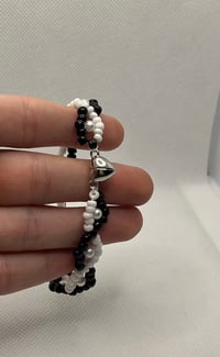 White & Black Beaded Pearl Bracelet
