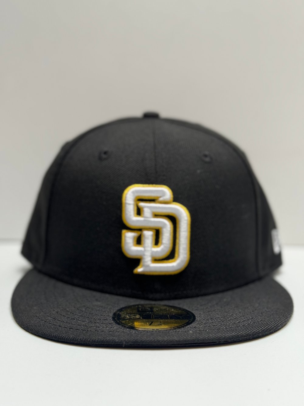 New Era SAN DIEGO PADRES Black team color yellow outline 59FIFTY FITTED HAT