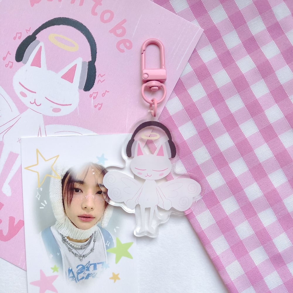 angel kitty w/ headphones keychain