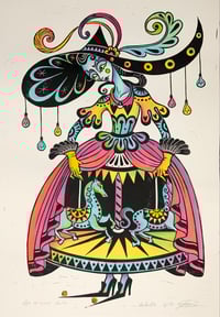 Image 2 of Algo se mueve dentro