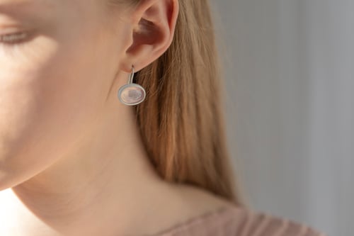 Image of "Bird / Morning" silver earrings with rose quartz · 鳥 朝 ·