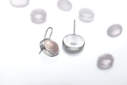 Image of "Bird / Morning" silver earrings with rose quartz · 鳥 朝 · 