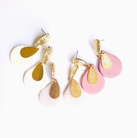 Image 2 of Teardrop pink