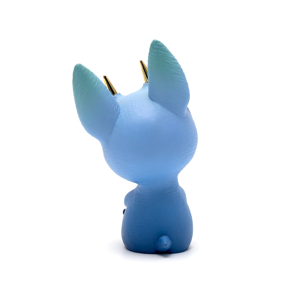 Image of Mini Chikkoi Warrior Chubbies (blue/sitting)
