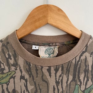 Image of Mossy Oak Green Leaf Camo Pocket L/S Shirt
