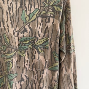 Image of Mossy Oak Green Leaf Camo Pocket L/S Shirt