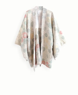 Image of Kort silke kimono dame m. grønne metalliske blomster
