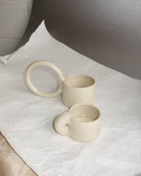 Image 4 of Circle Mug in Ivory Satin, Short