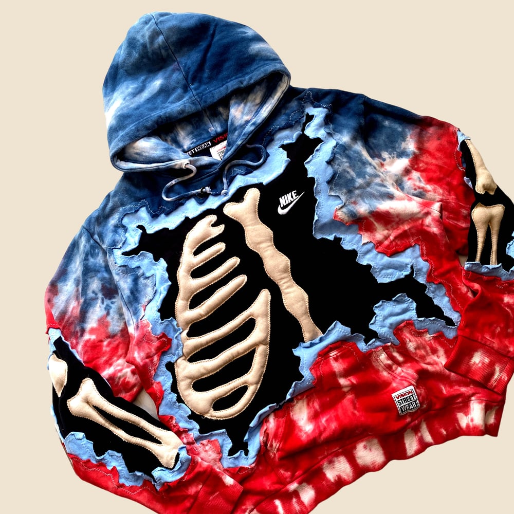 REWORKED NIKE CRACKED 3D PUFF SKELETON TIE-DYE HOODIE SIZE L