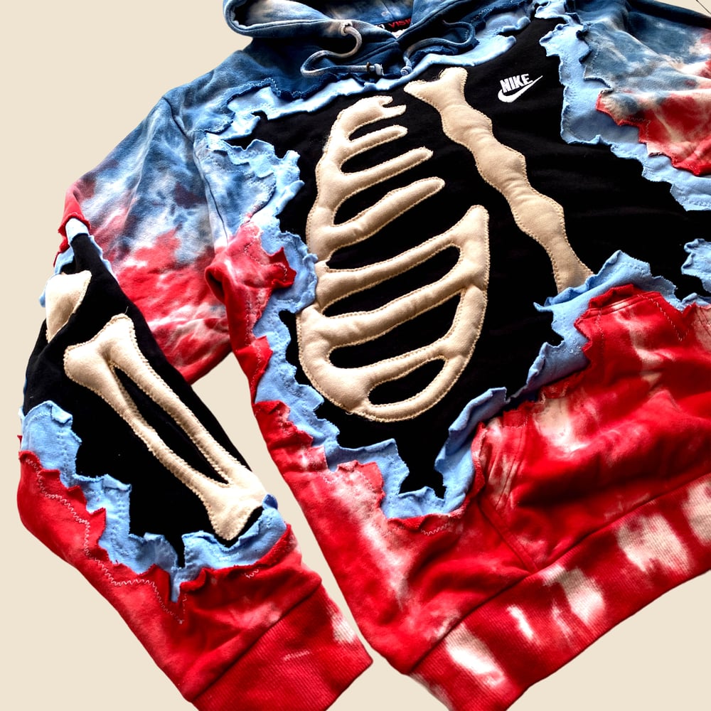 REWORKED NIKE CRACKED 3D PUFF SKELETON TIE-DYE HOODIE SIZE L