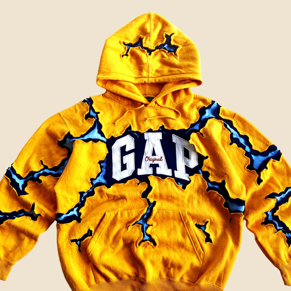 REWORKED YELLOW GAP CRACKED HOODIE SIZE M/L