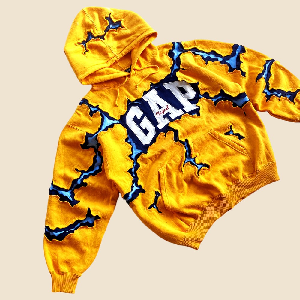 REWORKED YELLOW GAP CRACKED HOODIE SIZE M/L