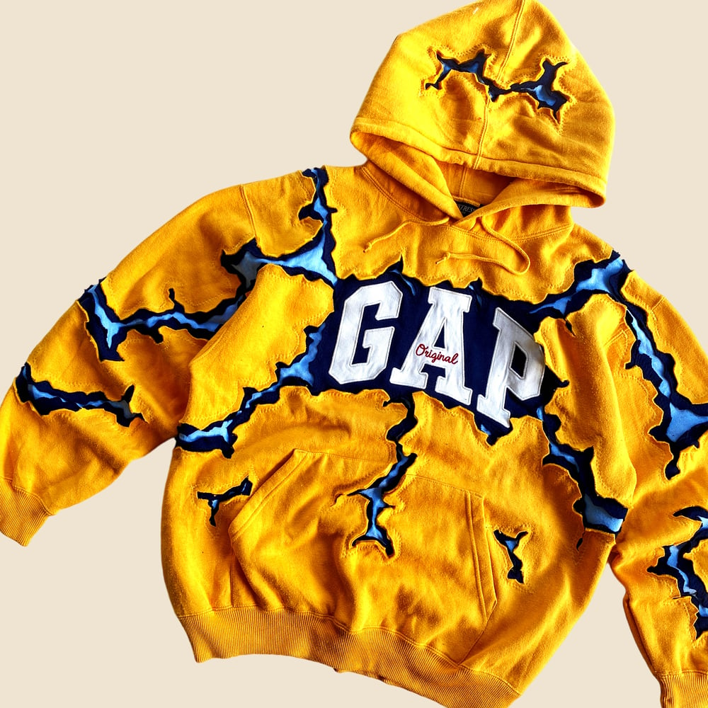 REWORKED YELLOW GAP CRACKED HOODIE SIZE M/L