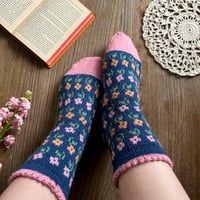 Image 1 of Patron chaussettes Flower Garden