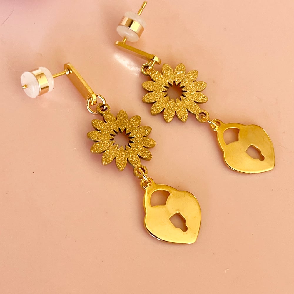 Image of Flower and Heart Lock Drops