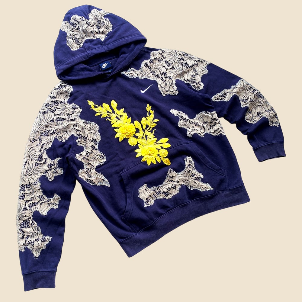 REWORKED NIKE FLOWER BROKAT HOODIE SIZE M