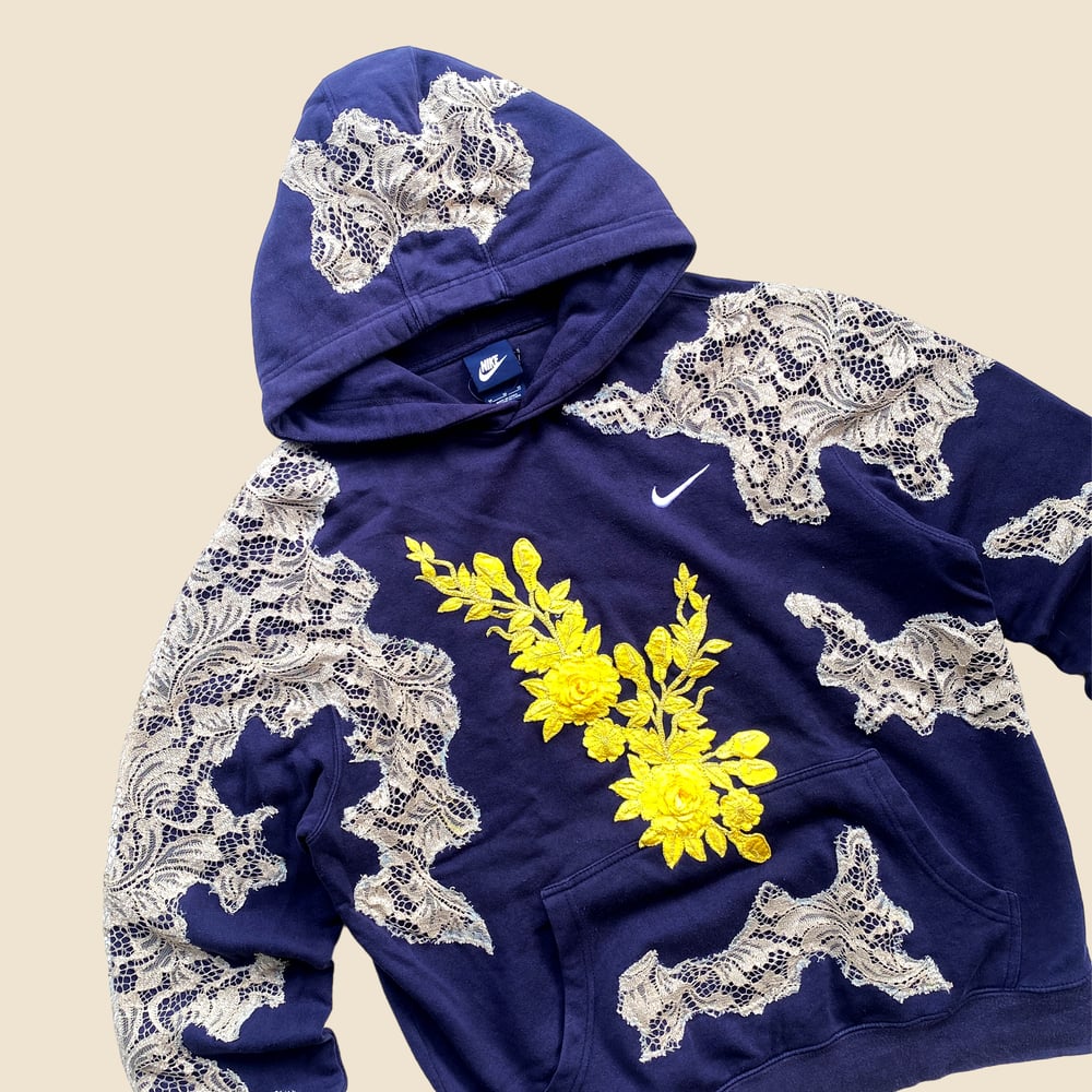 REWORKED NIKE FLOWER BROKAT HOODIE SIZE M