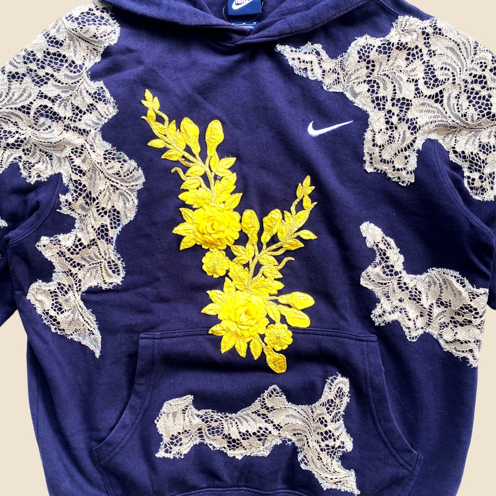 REWORKED NIKE FLOWER BROKAT HOODIE SIZE M