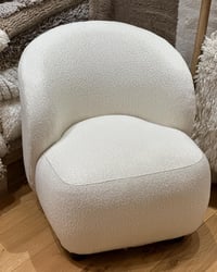 Image 7 of Petit fauteuil blanc 
