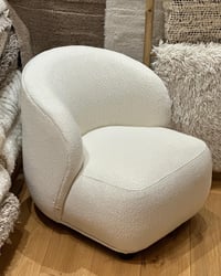 Image 8 of Petit fauteuil blanc 
