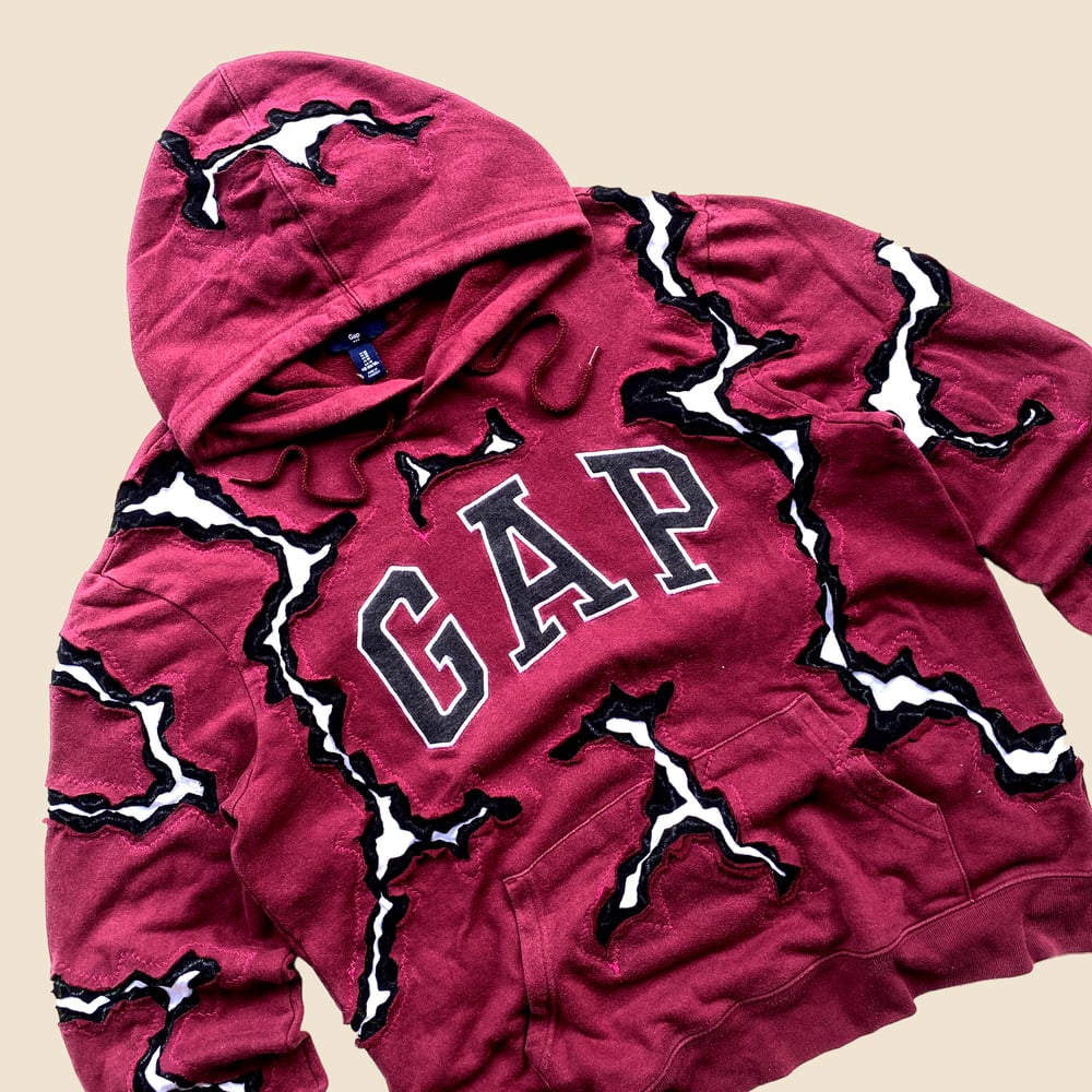 REWORKED GAP CRACKED BURGUNDY HOODIE SIZE M