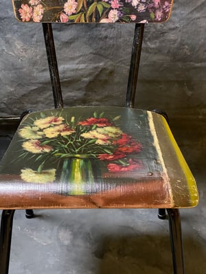 Image of painting chair - carnation