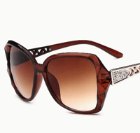 Image 3 of Oversized Sunglasses with Anti-Reflective Gradient Lenses for Fashionable Use