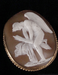 Image 1 of EDWARDIAN 9CT YELLOW GOLD FINE QUALITY MALE ANGEL CAMEO BROOCH