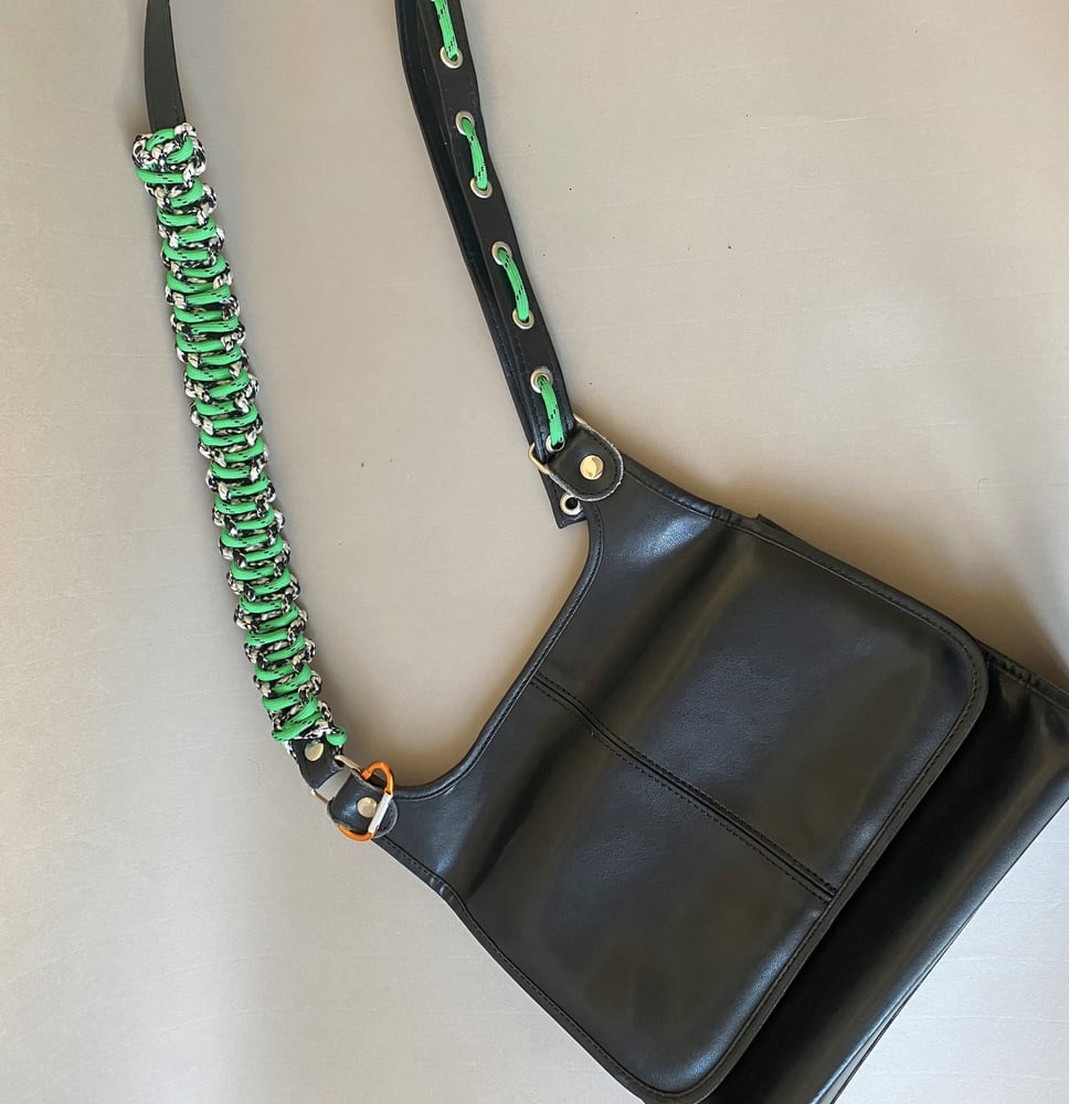 Image of Surgery bag : serpentine
