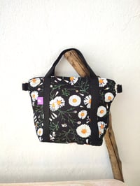 Image 3 of Bolso ALBAICÍN MARGARITAS NEGRO