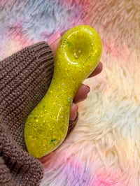 Image 15 of 420 Neon Yellow Glitter Pipe