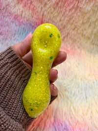 Image 16 of 420 Neon Yellow Freezable Glitter Glass Pipe