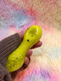 Image 17 of 420 Neon Yellow Freezable Glitter Glass Pipe