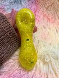 Image 18 of 420 Neon Yellow Freezable Glitter Glass Pipe