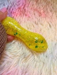 Image 19 of 420 Neon Yellow Freezable Glitter Glass Pipe