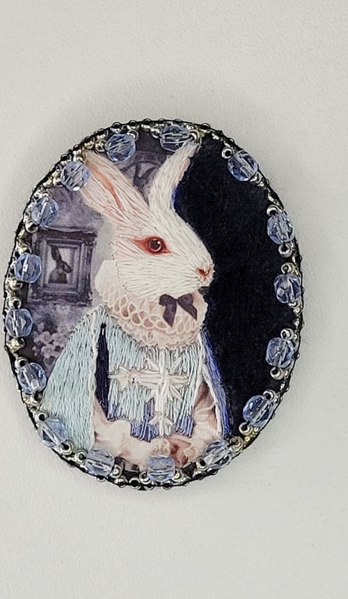 Image of Broche White Rabbit