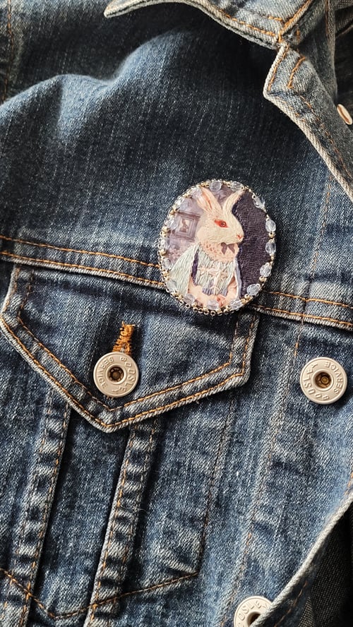 Image of Broche White Rabbit